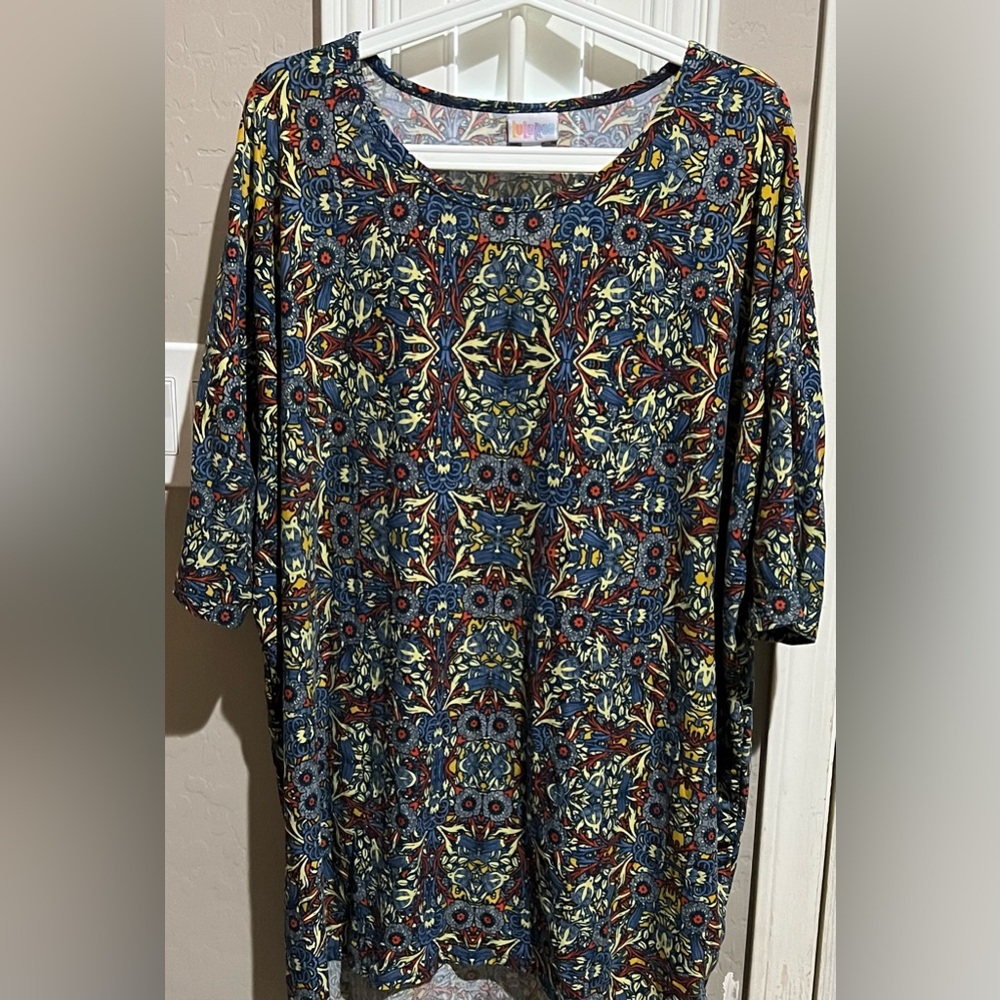 LuLaRoe XL IRMA shirt